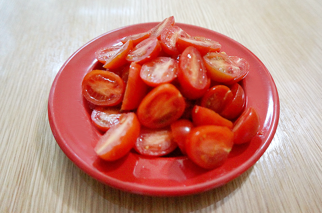 サラダレシピ　材料　ミニトマト