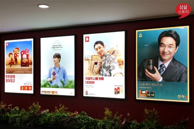 韓国で人気の俳優、モデルを起用した製品のポスター